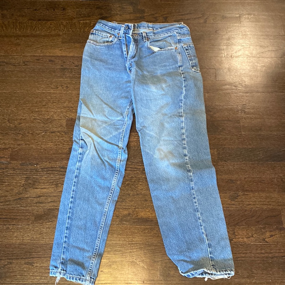 Vintage 90s Levi’s 33x32 red tab medium wash 550